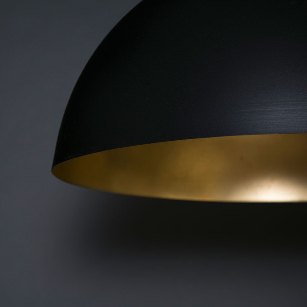 Extensamente Inicialmente póngase en fila Lámpara colgante con forma de campana (negro exterior y dorado interior) -  Boutique de Luz